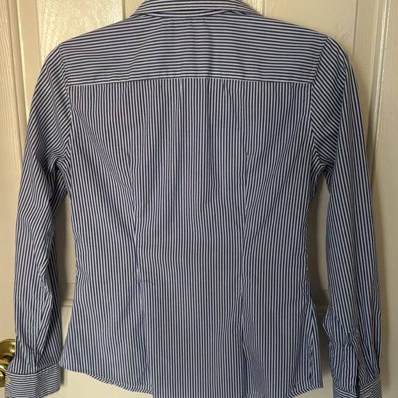 Banana Republic non iron pinstripe blouse petite - Picture 4 of 5